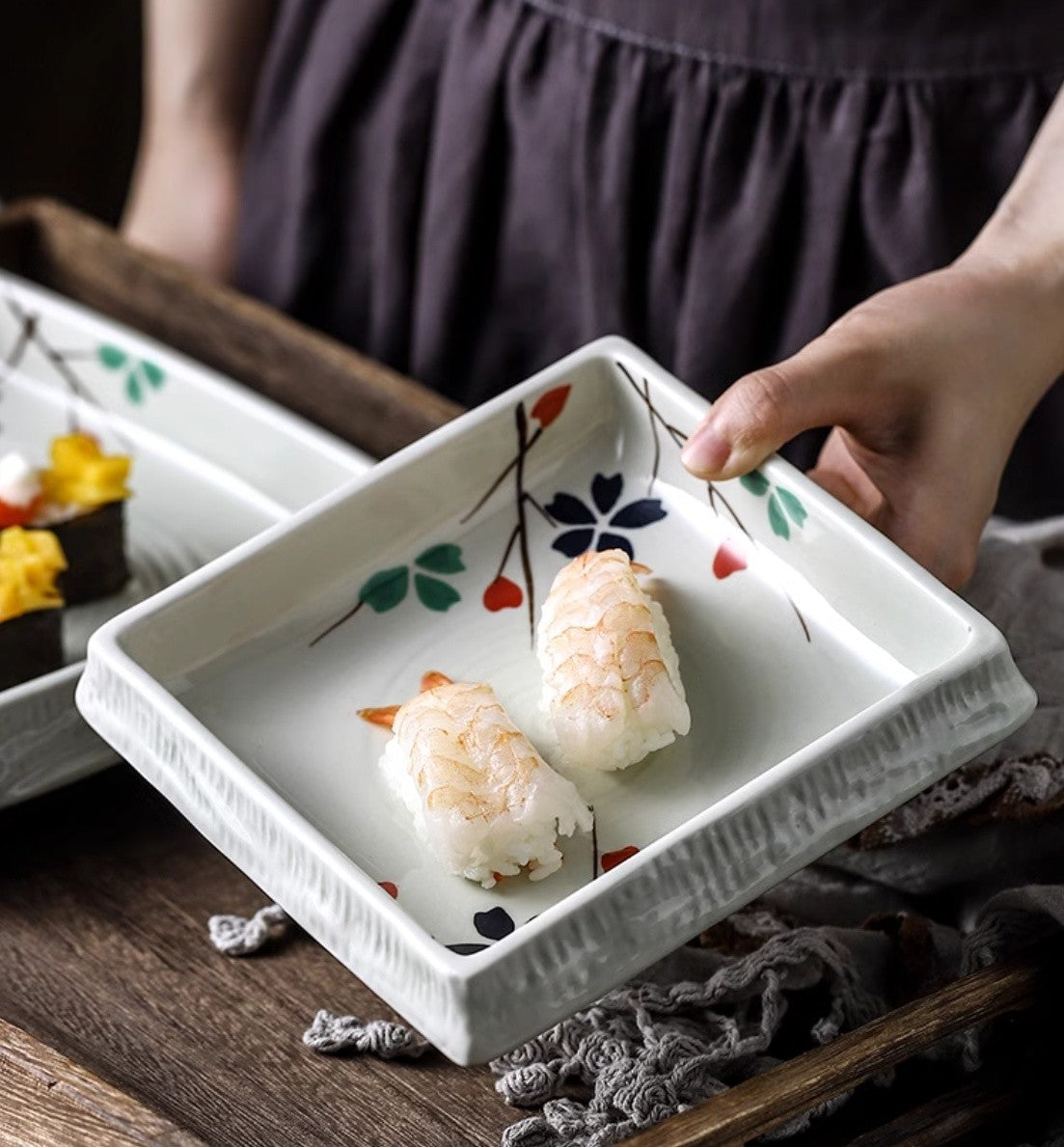 sakurasnow-hand_painted-sushi-plate-01.jpg